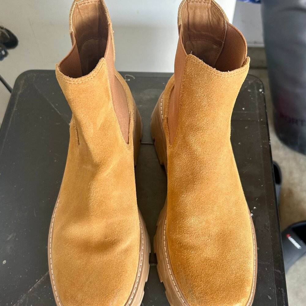 Dolce Vita Johany suede Chelsea boot size 8M